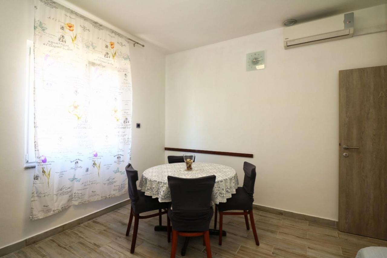 Apartmani Mikin Betina  Luaran gambar