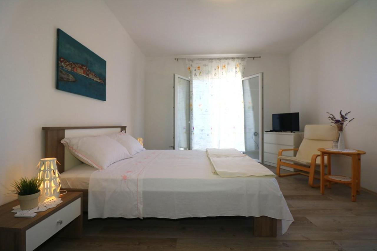 Apartmani Mikin Betina  Luaran gambar